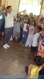 Daman and Siquijor school children. (Photo by Siquijors Angels and Daman Harada)