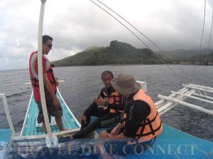 Briefing before a reef survey.